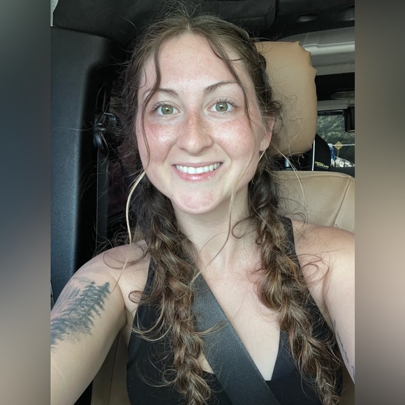 Meet your Posher, Holli - Picture 2 of 5